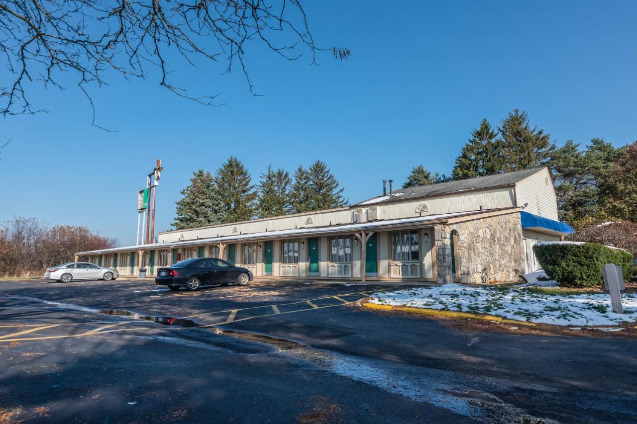 Oyo Hotel Wadsworth Oh I-76 Εξωτερικό φωτογραφία