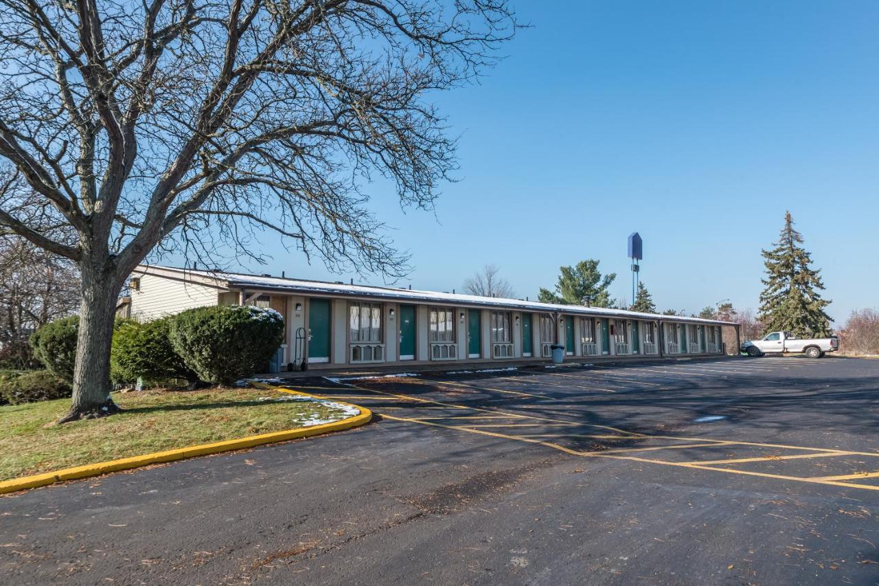 Oyo Hotel Wadsworth Oh I-76 Εξωτερικό φωτογραφία